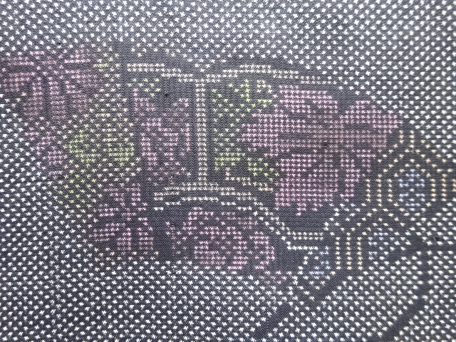 アンティーク　地紙に花模様織り出し本場泥大島紬着物(5マルキ)